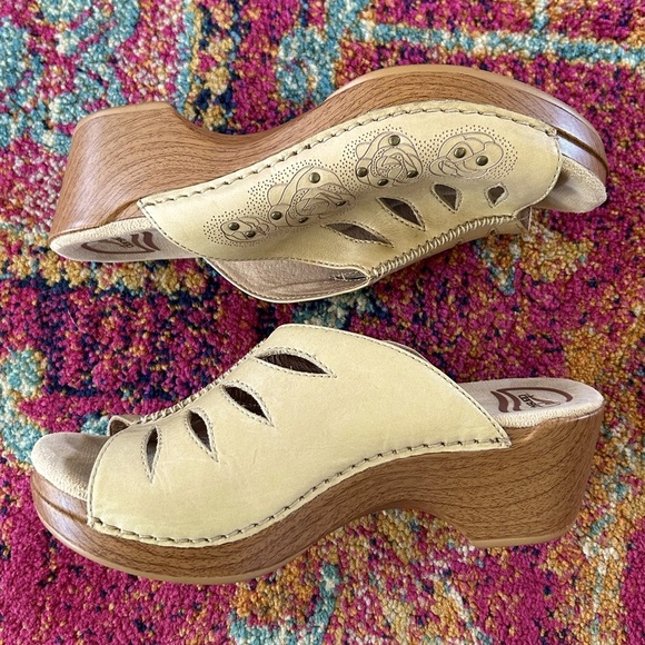 Dansko | Women’s light tan Sheri Cut Out Clog, embossed roses, Euro sz 38 US 7.5 - Picture 7 of 13